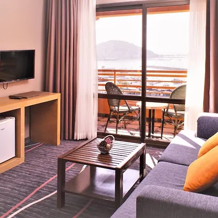 Suhan Seaport מלון קוסדסי