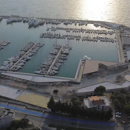 Suhan Seaport מלון קוסדסי